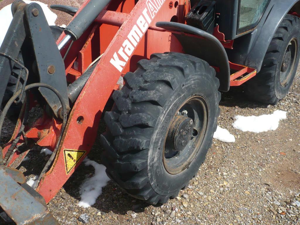 well maintened facility of a photo shop-4